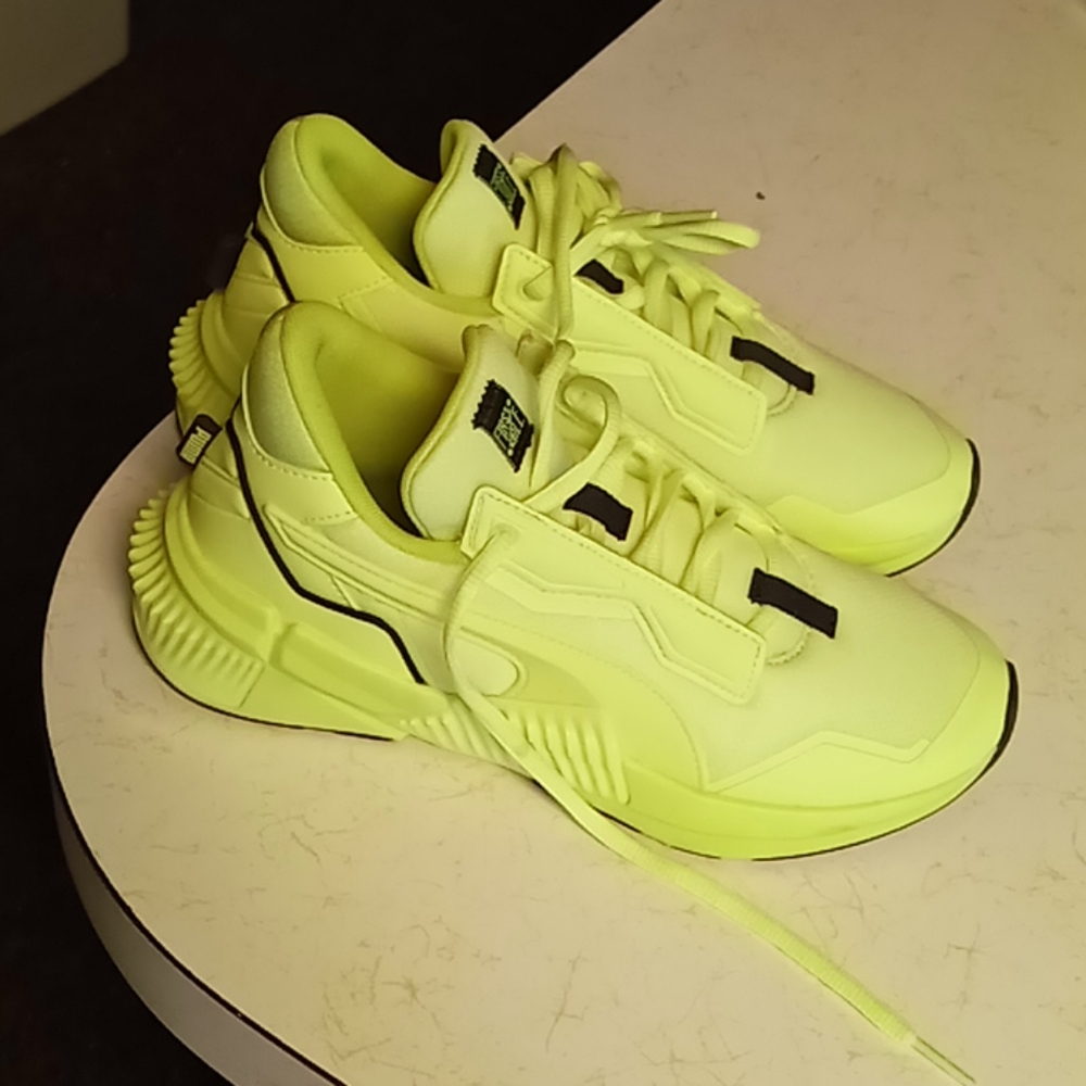 Brand new never worn puma womens shoes